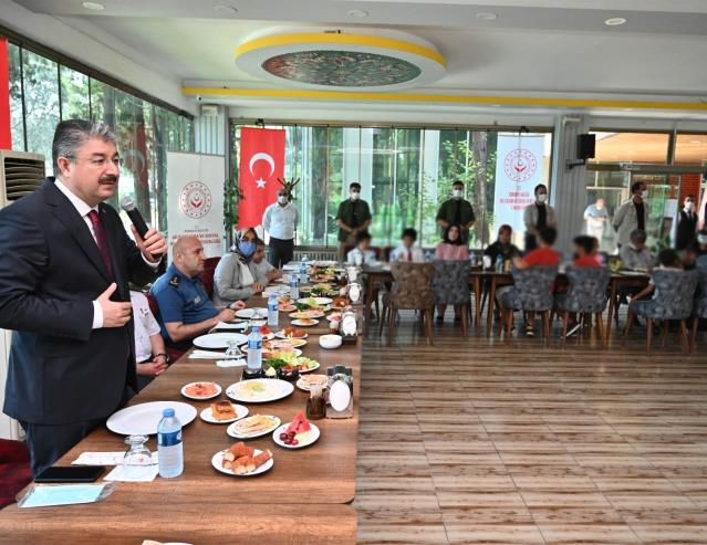 Vali Yılmaz, koruyucu ailelerle buluştu